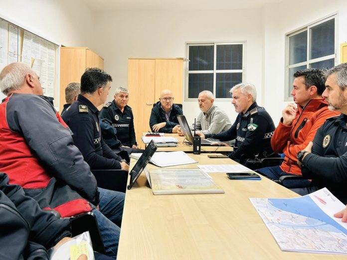 Reunión de coordinación como medida preventiva ante el aviso rojo.